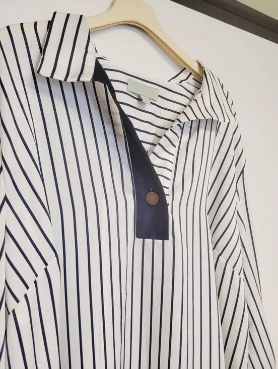 Ryegrass NWT Womens Size 1X White/Navy Striped Button Collared V-Neck Long Slee - Picture 3 of 9